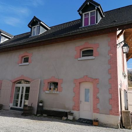 L'Annexe Du Chateau De Saint Genix Exterior photo
