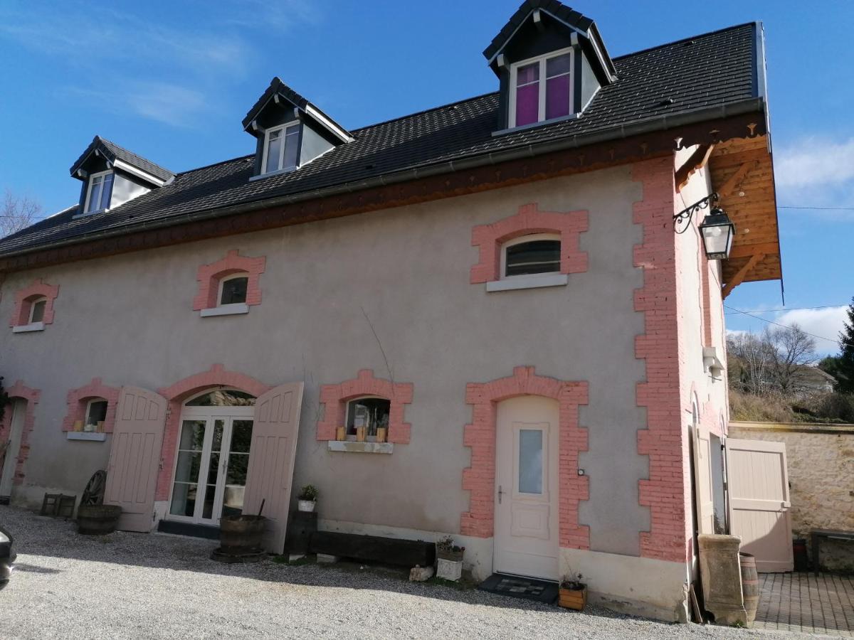 L'Annexe Du Chateau De Saint Genix Exterior photo