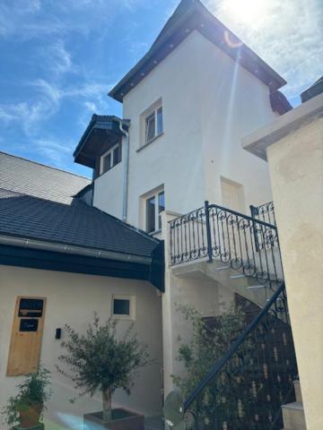L'Annexe Du Chateau De Saint Genix Exterior photo